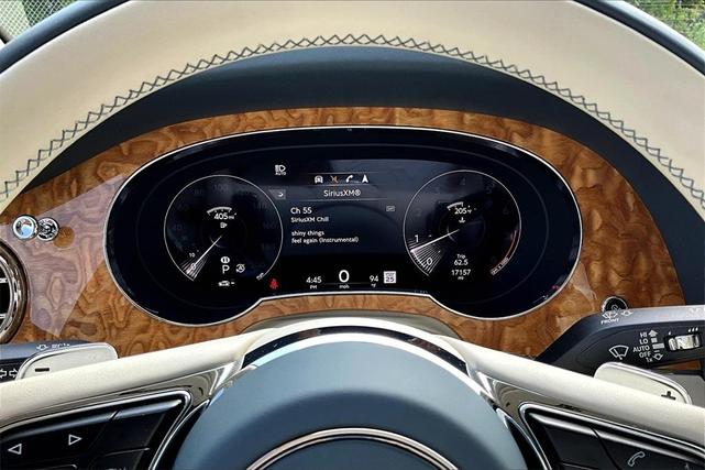Photo of 2022 Glacier White Bentley Bentayga