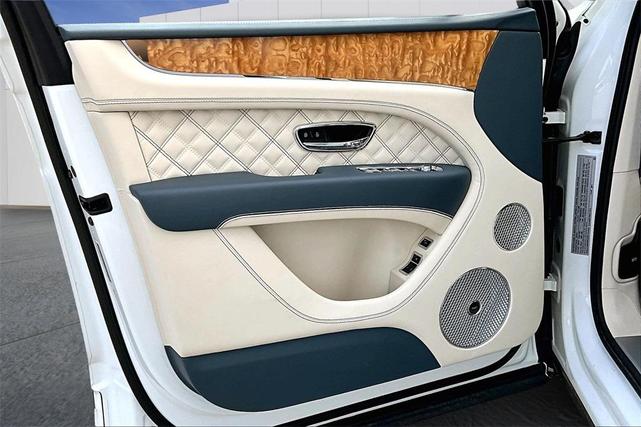 Photo of 2022 Glacier White Bentley Bentayga