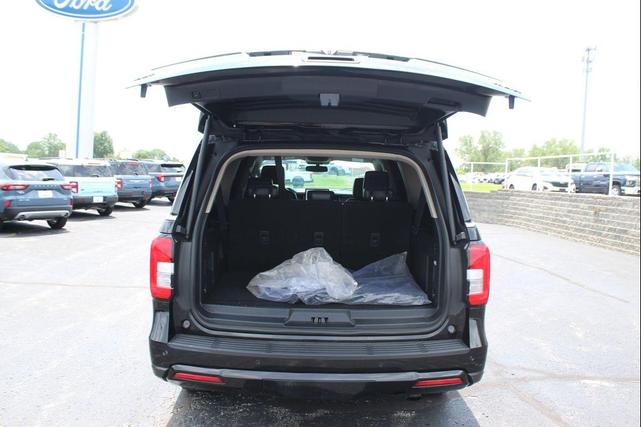 Photo of 2022 Agate Black Metallic Ford Expedition Max
