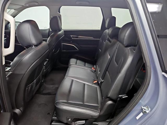 Photo of 2021 Silver Kia Telluride