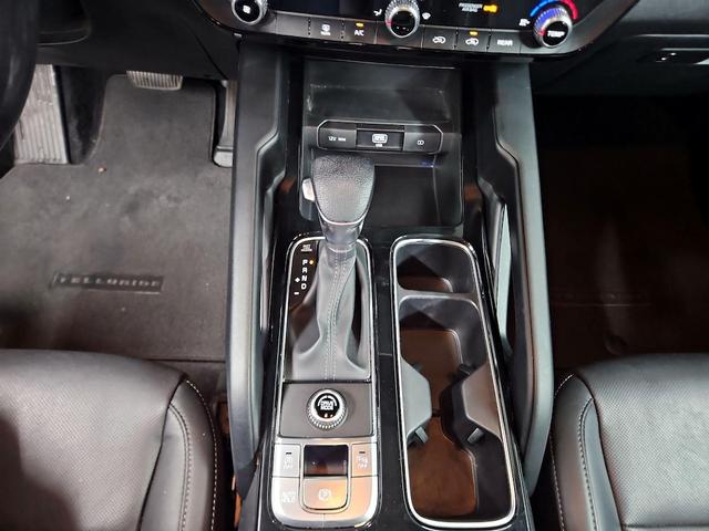 Photo of 2021 Silver Kia Telluride
