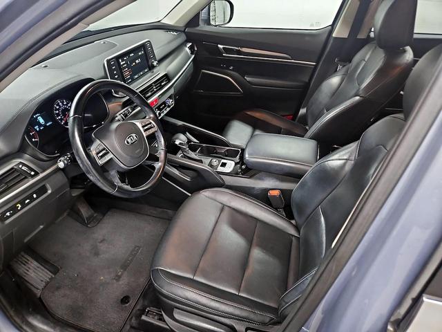 Photo of 2021 Silver Kia Telluride