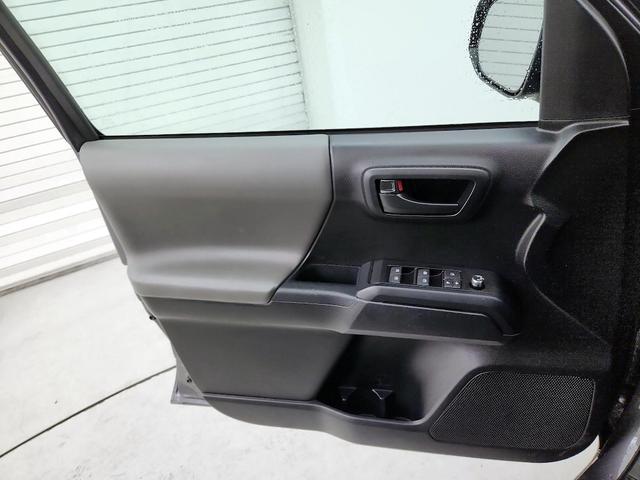 Photo of 2017 Gray Toyota Tacoma