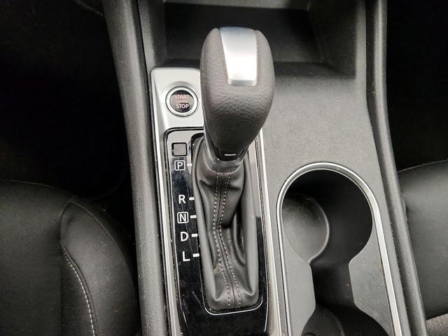 Photo of 2022 Silver Nissan Altima