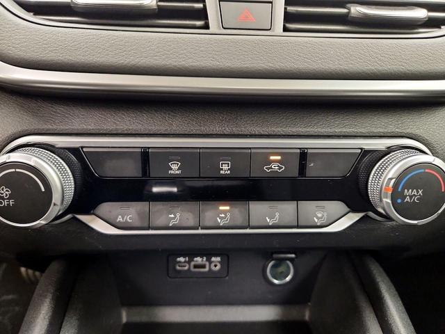 Photo of 2022 Silver Nissan Altima