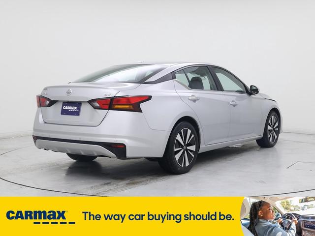 Photo of 2022 Silver Nissan Altima