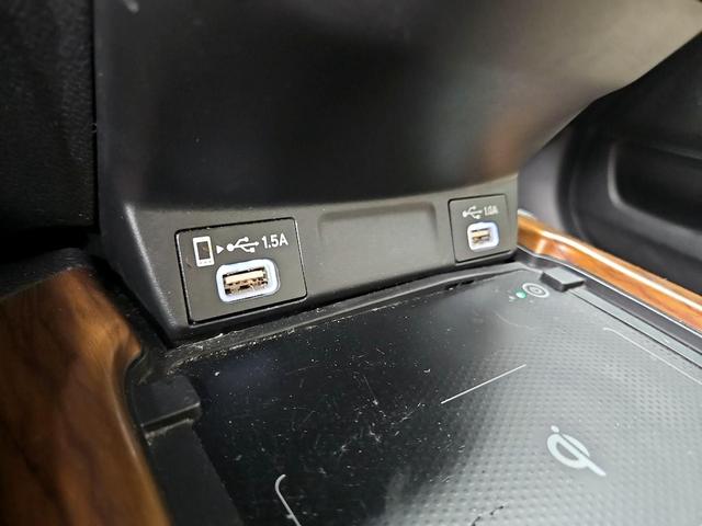 Photo of 2021 White Honda CR-V
