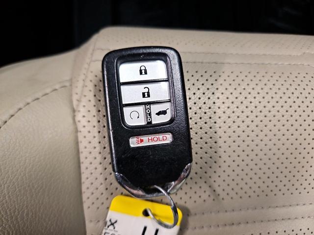 Photo of 2021 White Honda CR-V