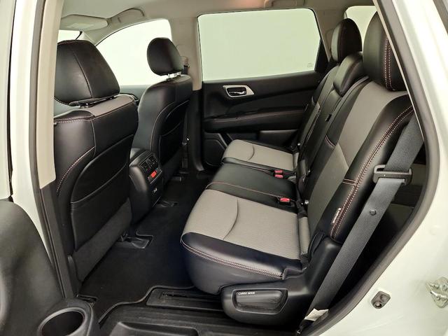 Photo of 2020 White Nissan Pathfinder