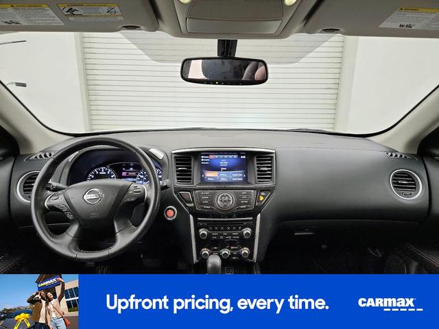 Photo of 2020 White Nissan Pathfinder