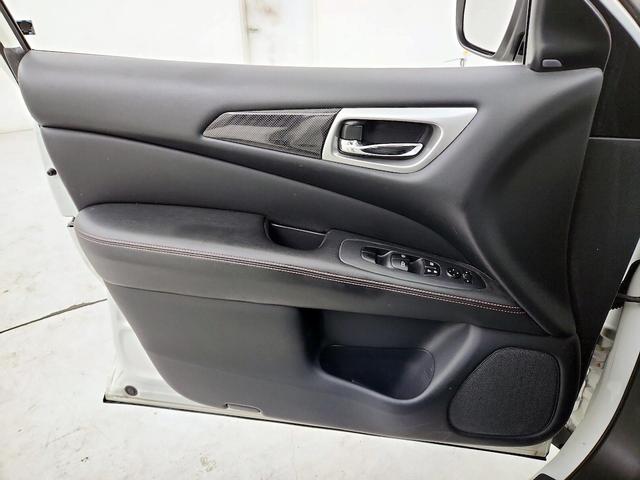 Photo of 2020 White Nissan Pathfinder