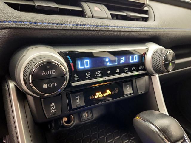 Photo of 2024 White Toyota RAV4 Hybrid