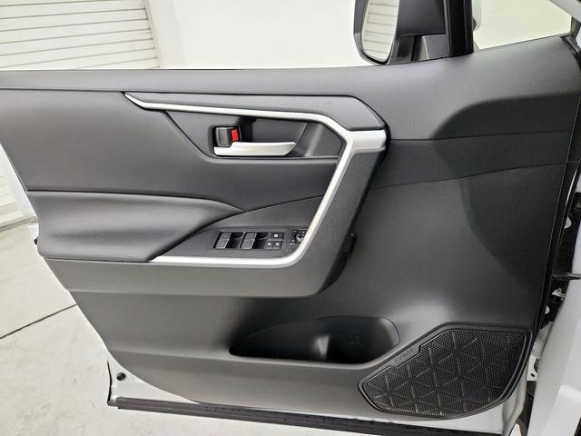 Photo of 2024 White Toyota RAV4 Hybrid