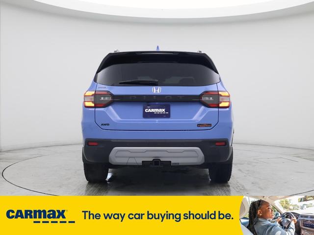 Photo of 2025 Blue Honda Pilot