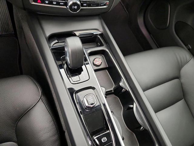 Photo of 2025 Silver Volvo XC60