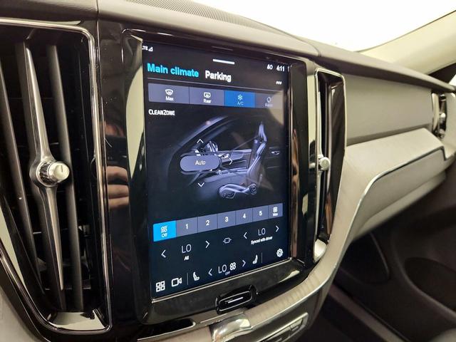 Photo of 2025 Silver Volvo XC60