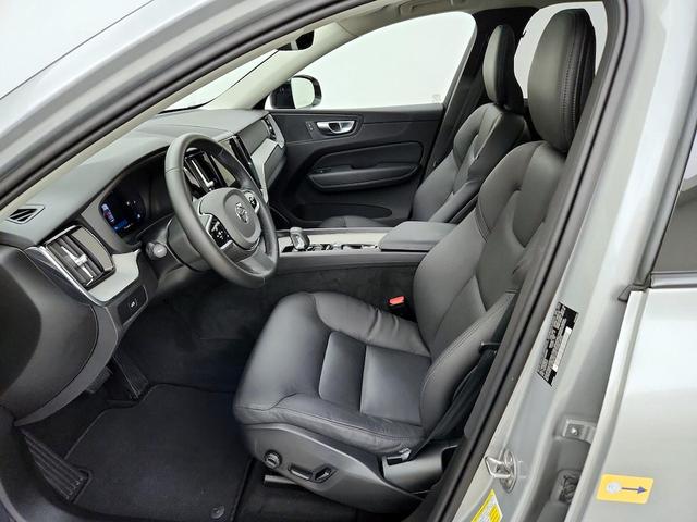 Photo of 2025 Silver Volvo XC60