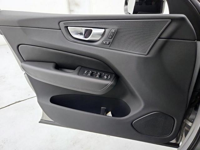 Photo of 2025 Silver Volvo XC60