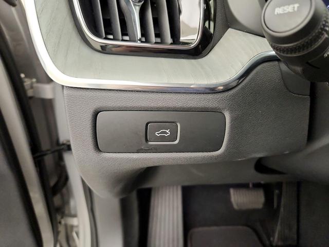 Photo of 2025 Silver Volvo XC60