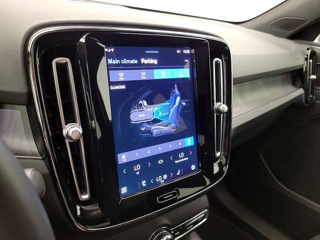 Photo of 2023 Gray Volvo C40 Recharge Pure Electric
