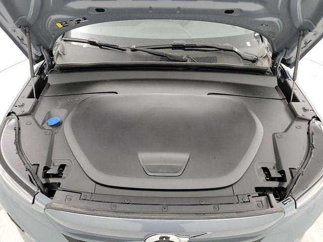 Photo of 2023 Gray Volvo C40 Recharge Pure Electric