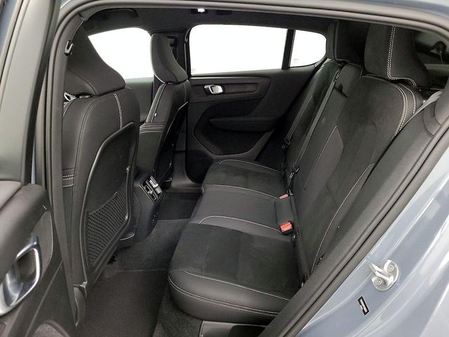 Photo of 2023 Gray Volvo C40 Recharge Pure Electric