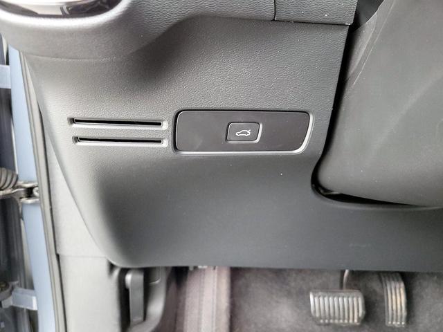 Photo of 2023 Gray Volvo C40 Recharge Pure Electric