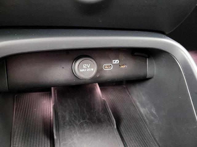Photo of 2023 Gray Volvo C40 Recharge Pure Electric