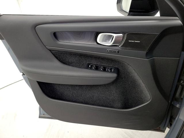Photo of 2023 Gray Volvo C40 Recharge Pure Electric