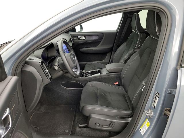 Photo of 2023 Gray Volvo C40 Recharge Pure Electric