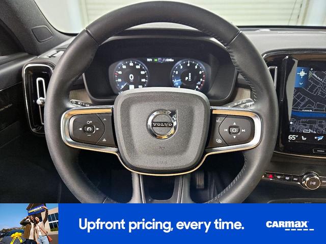 Photo of 2021 White Volvo XC40