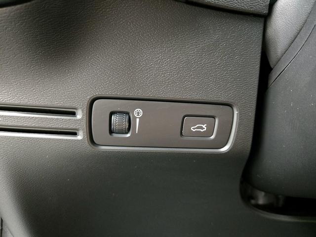 Photo of 2021 White Volvo XC40