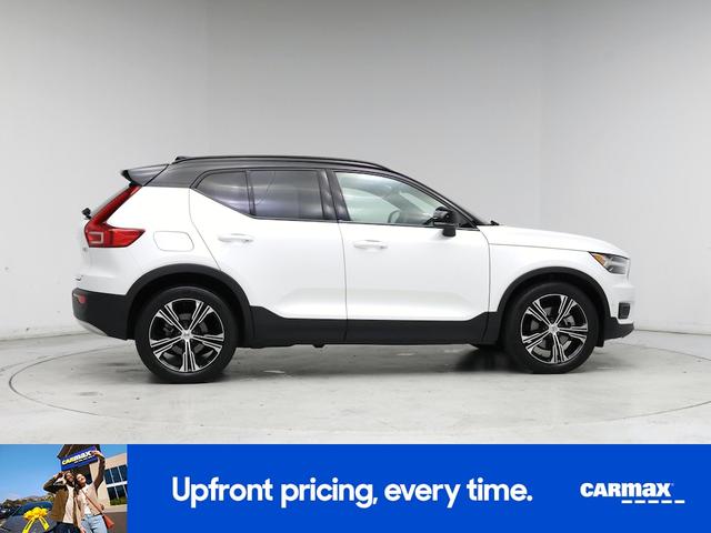 Photo of 2021 White Volvo XC40