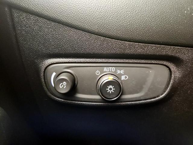 Photo of 2018 White Chevrolet Equinox