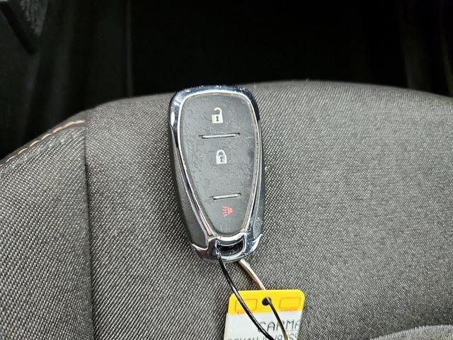 Photo of 2018 White Chevrolet Equinox