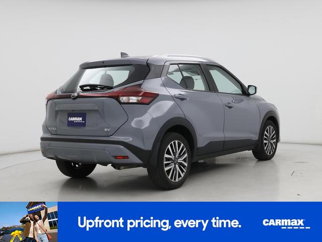 Photo of 2024 Gray Nissan Kicks