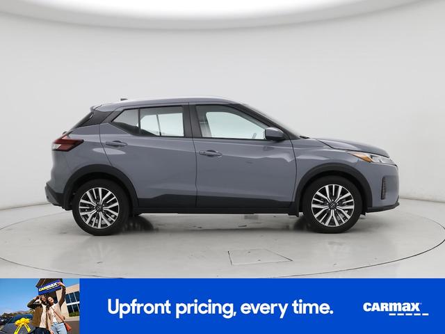 Photo of 2024 Gray Nissan Kicks