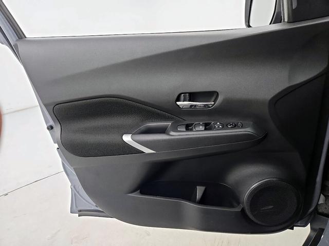 Photo of 2024 Gray Nissan Kicks