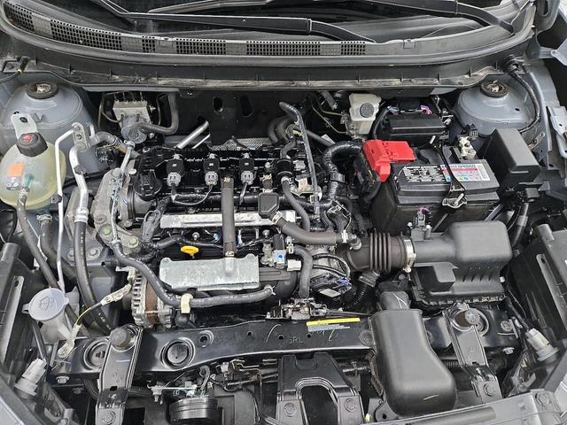 Photo of 2024 Gray Nissan Kicks