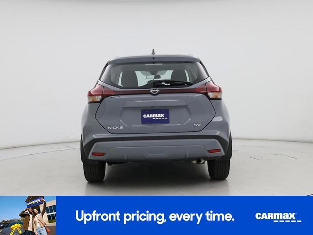 Photo of 2024 Gray Nissan Kicks