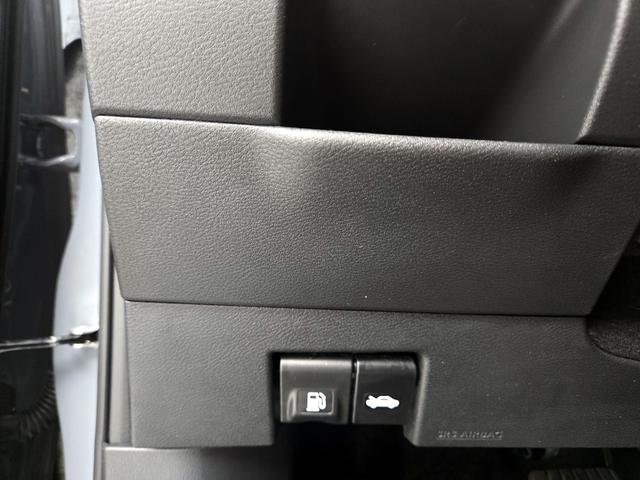 Photo of 2024 Gray Nissan Kicks