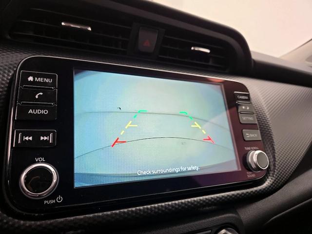 Photo of 2024 Gray Nissan Kicks