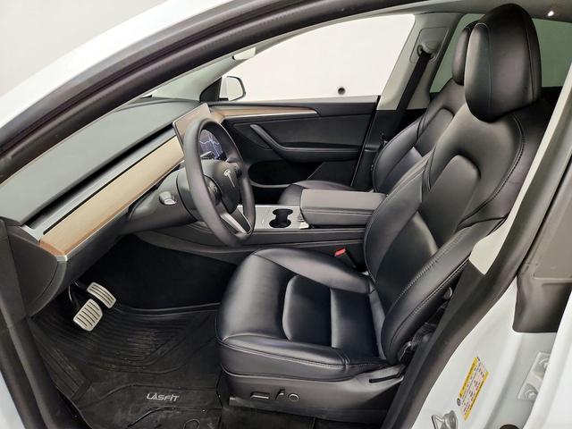 Photo of 2023 White Tesla Model Y