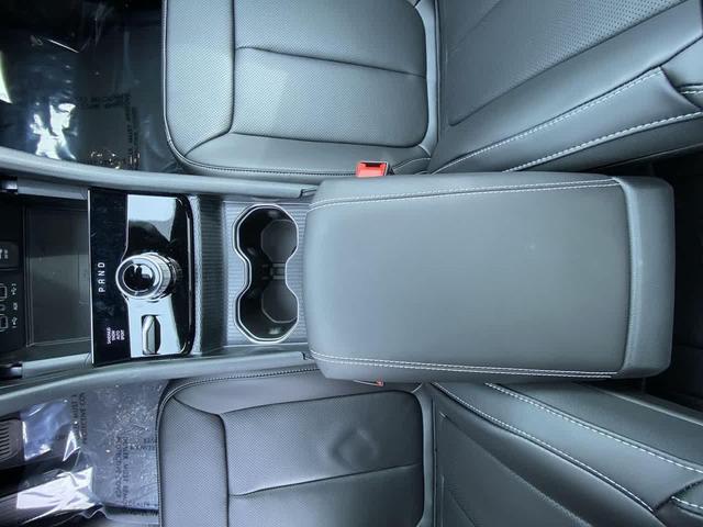 Photo of 2025 Bright White Clearcoat Jeep Grand Cherokee