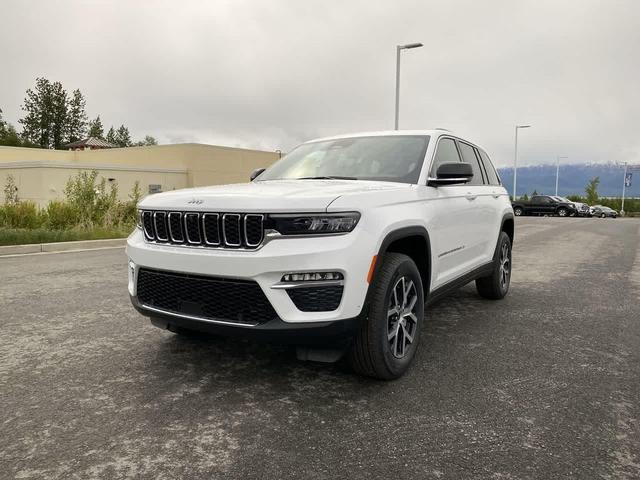 Photo of 2025 Bright White Clearcoat Jeep Grand Cherokee