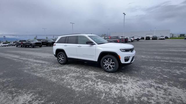 Photo of 2025 Bright White Clearcoat Jeep Grand Cherokee