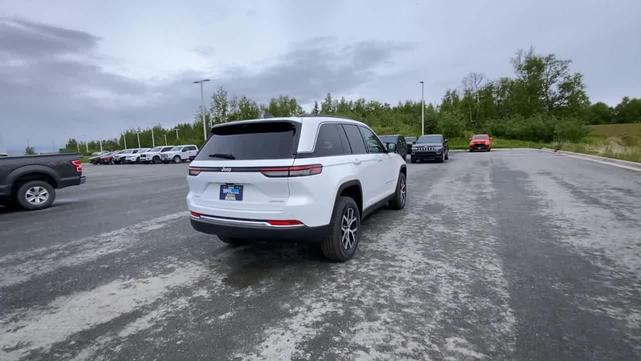 Photo of 2025 Bright White Clearcoat Jeep Grand Cherokee