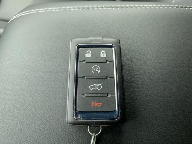 Photo of 2025 Bright White Clearcoat Jeep Grand Cherokee