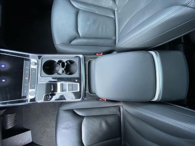 Photo of 2023 Mythos Black Metallic Audi Q7