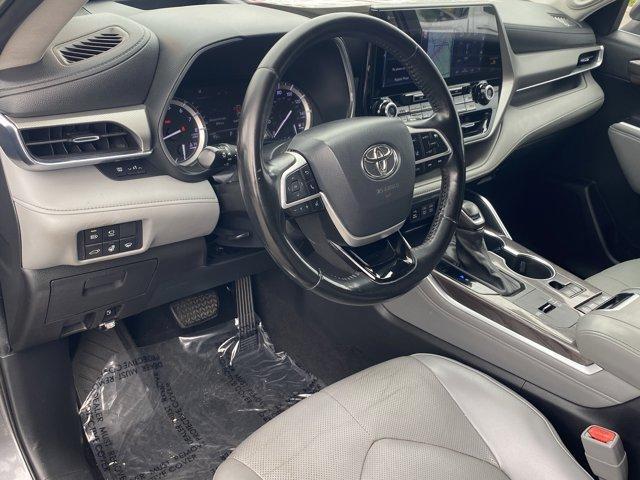 Photo of 2022 Magnetic Gray Metallic Toyota Highlander